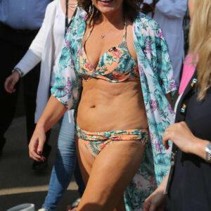 65 and Fearless: How Lorraine Kelly Shattered Beauty Myths with One Bikini Photo