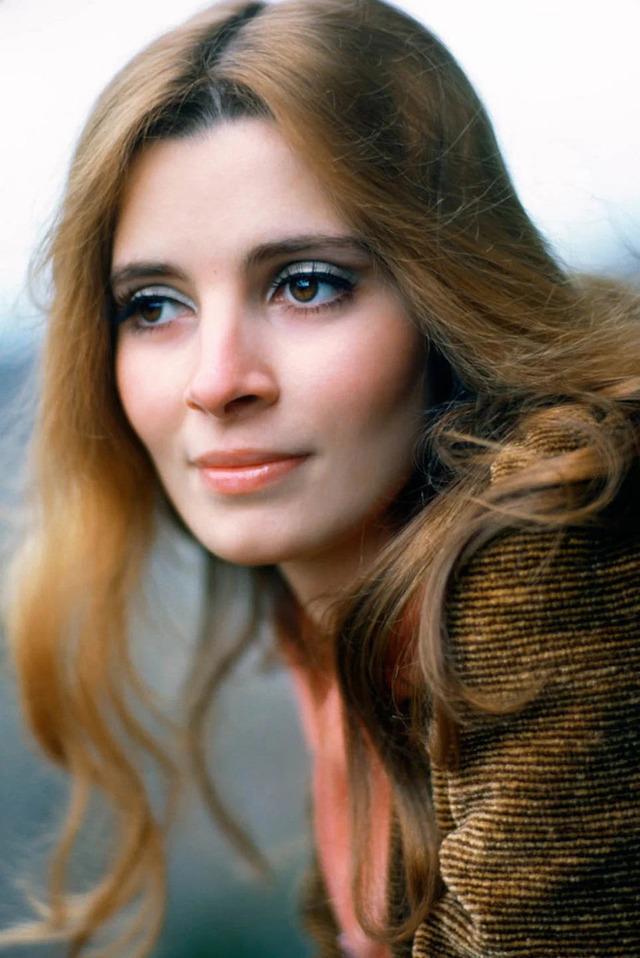 Glamour, Grace, and Goodbye: The Story Behind Janet Lupo’s Iconic Career